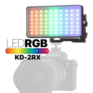 Iluminador LED RGB Pocket Visico KD-2RX montado en cámara mirrorless mostrando espectro completo de color para fotografía y video