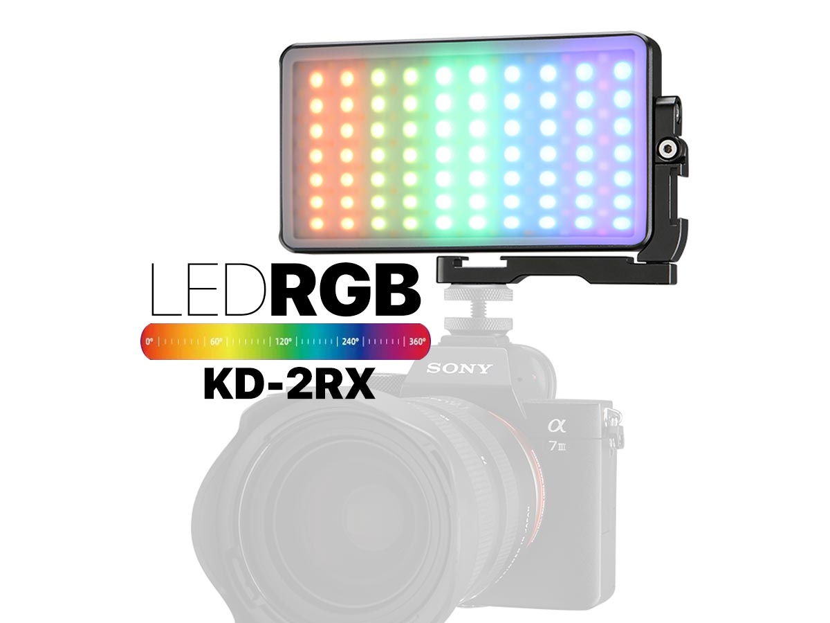 Iluminador LED RGB Pocket Visico KD-2RX montado en cámara mirrorless mostrando espectro completo de color para fotografía y video