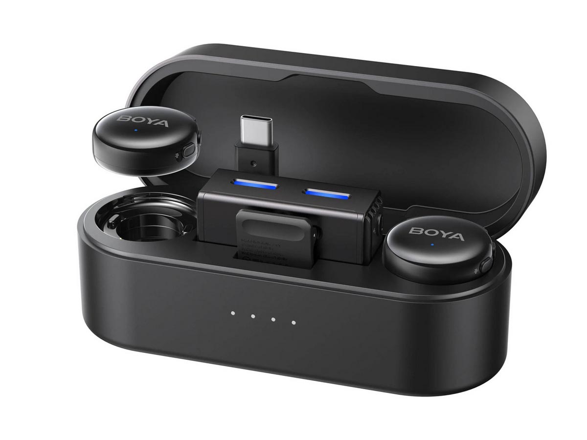 Micrófono inalámbrico BOYA BOYALINK 3-02 con transmisores tipo botón, receptor USB-C y estuche de carga con tecnología IA